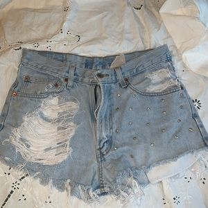 Levi Jean shorts will gemstones ! Distressed.